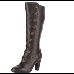 Miz Mooz FOX button boots in Black